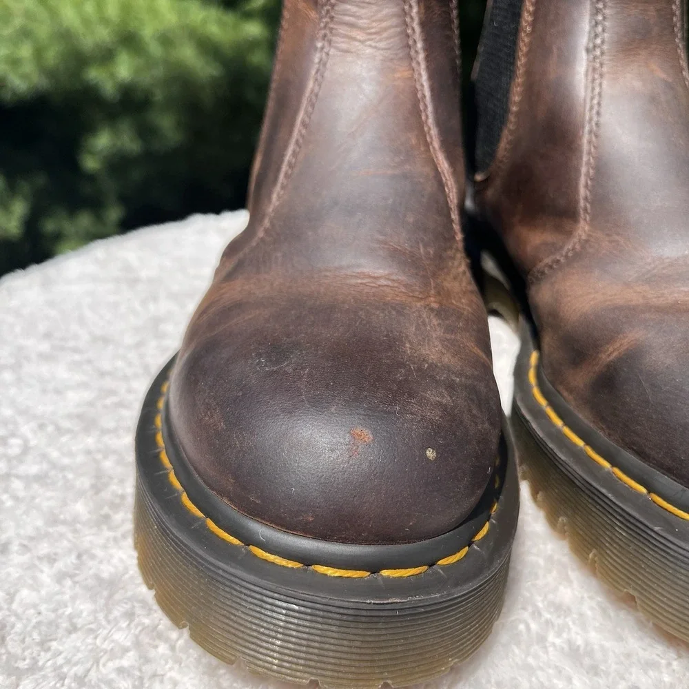 Dr Martens 2976 Chelsea Boot Mens 9 Yellow Stitch Crazy Horse Leather Distressed